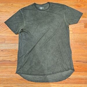 Mens elongated tshirt.